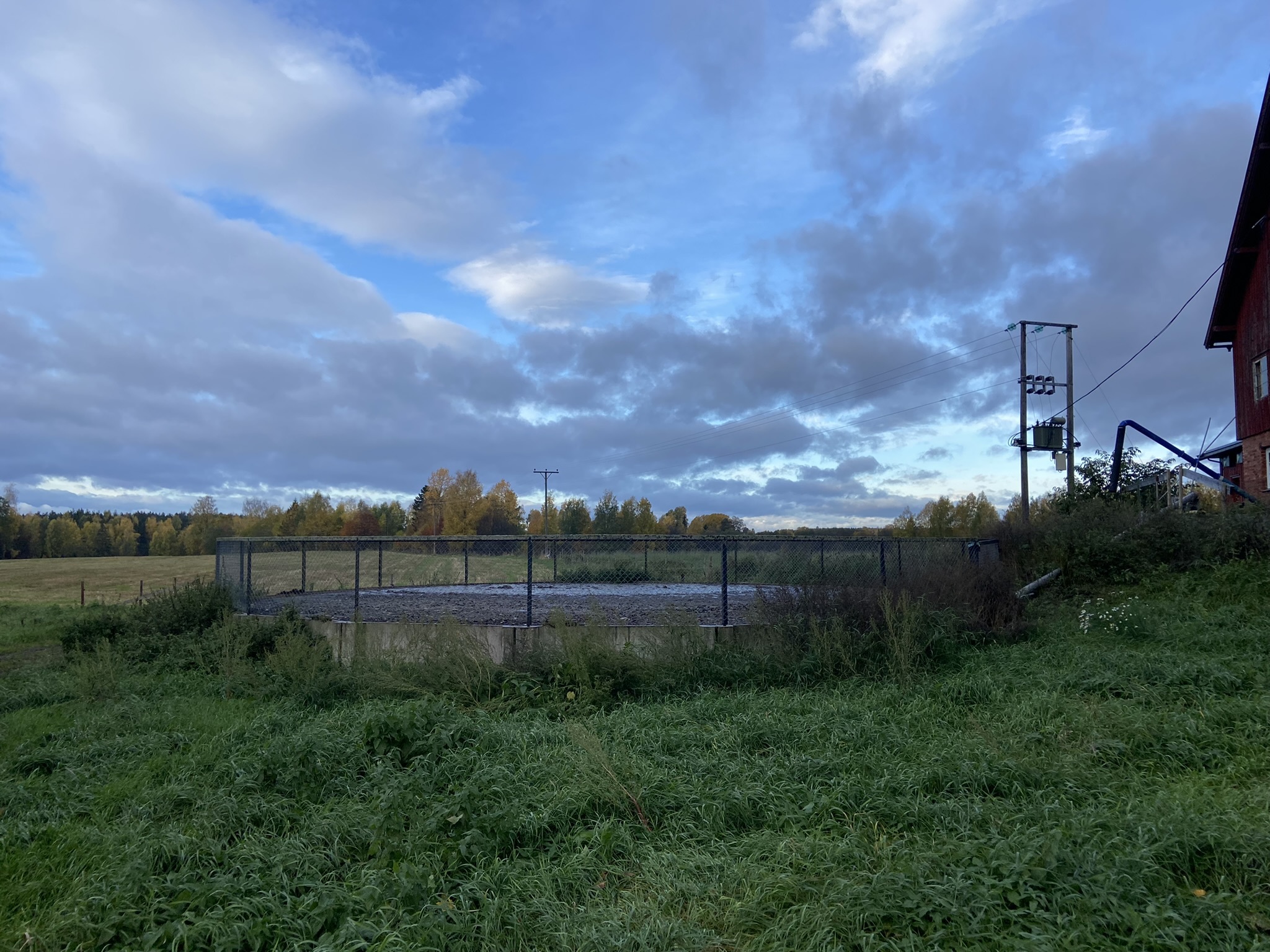 Many people find that the old manure pit becomes too small. (Photo: Sissel Hansen)