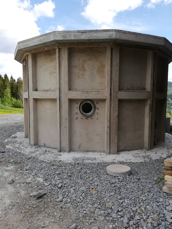 Biogassreaktor under bygging på Tingvoll. (Foto: Lovise Sæter)