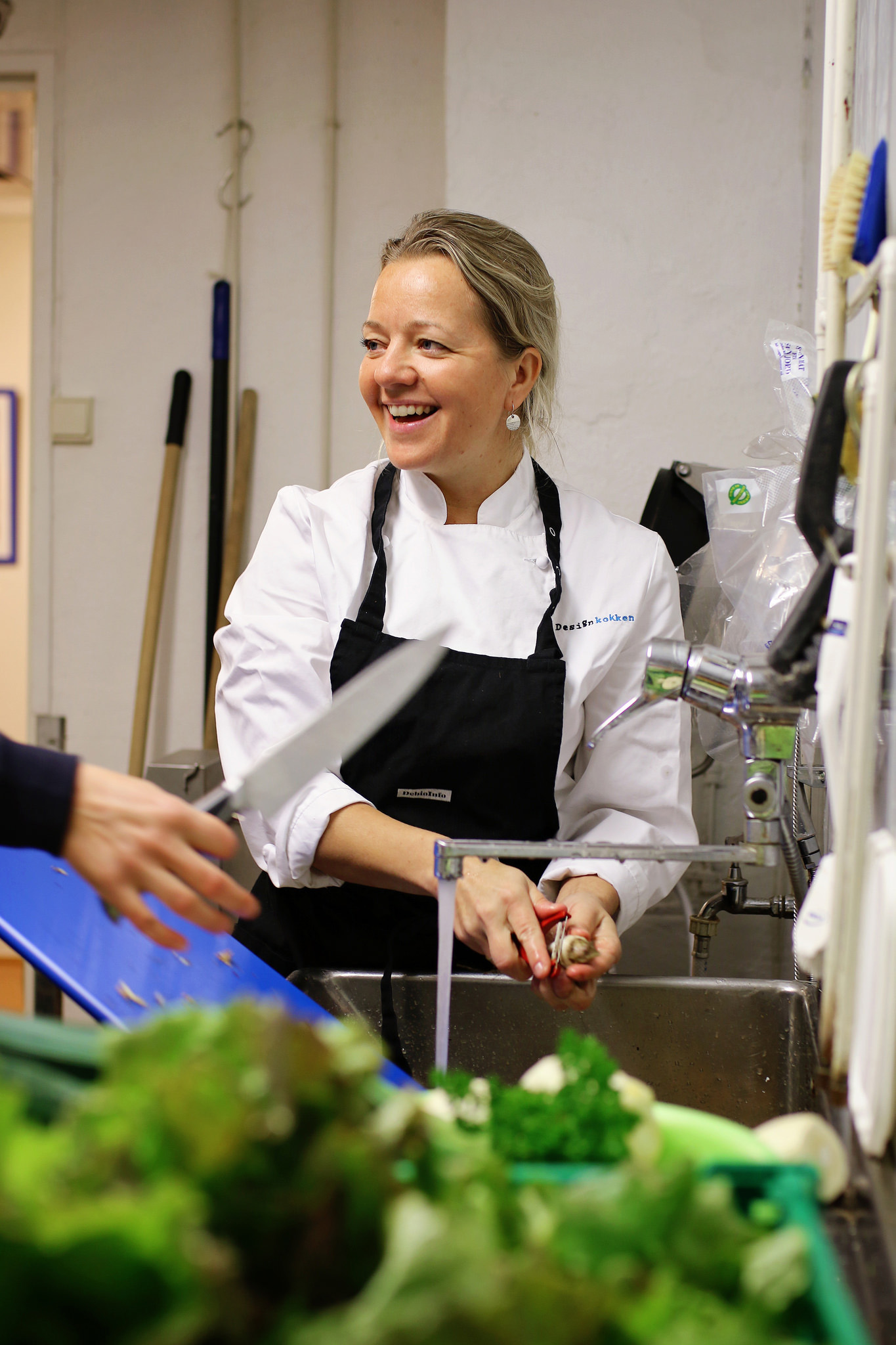 Britt Elisabeth Fossdal​ er faglært kokk og næringsmiddeltekniker (Foto: Debio)