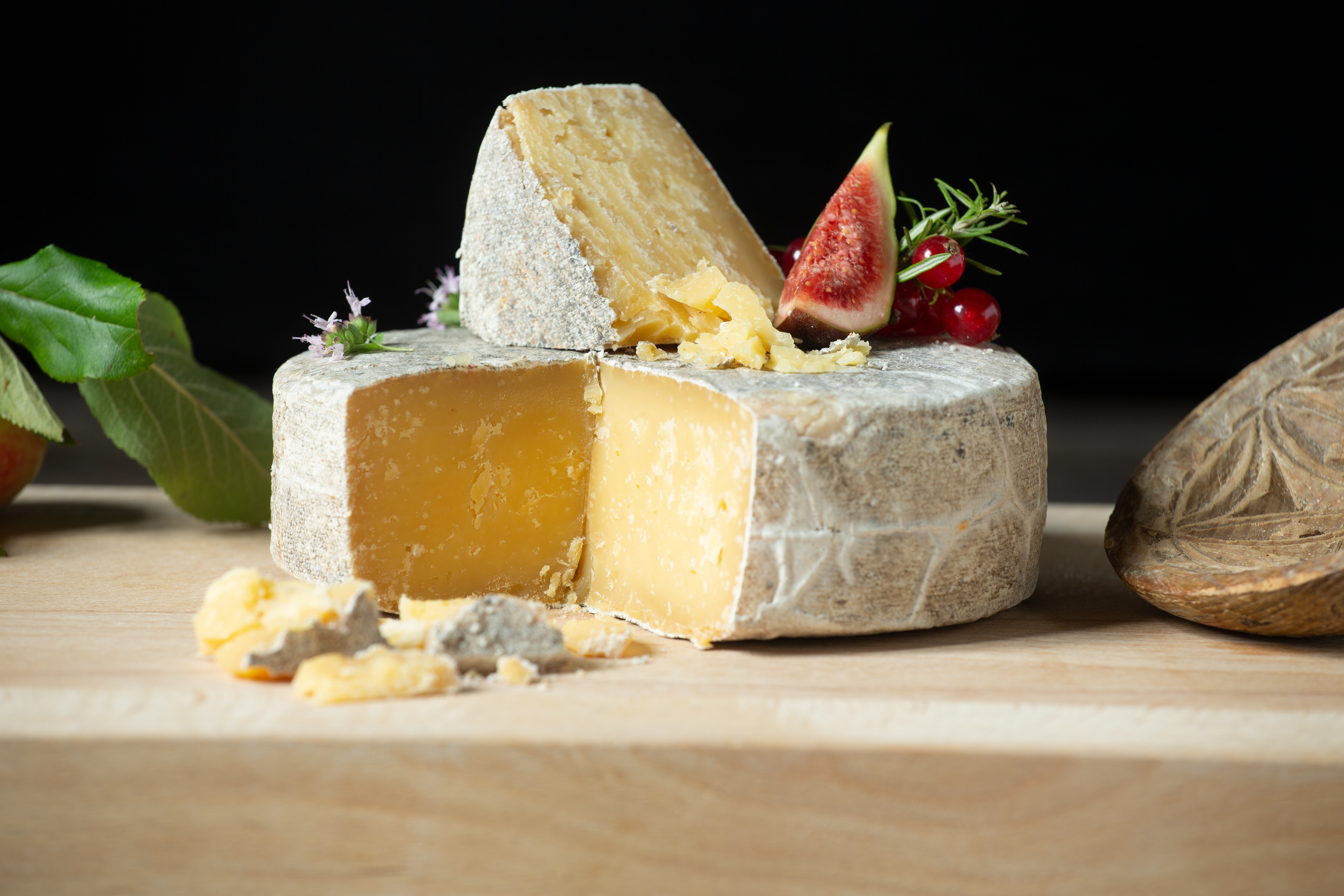 The region of Møre og Romsdal is renowned for its deeply rooted cheese-making traditions, reflected in a variety of exquisite cheeses. (Photo: Skarbø gård)
