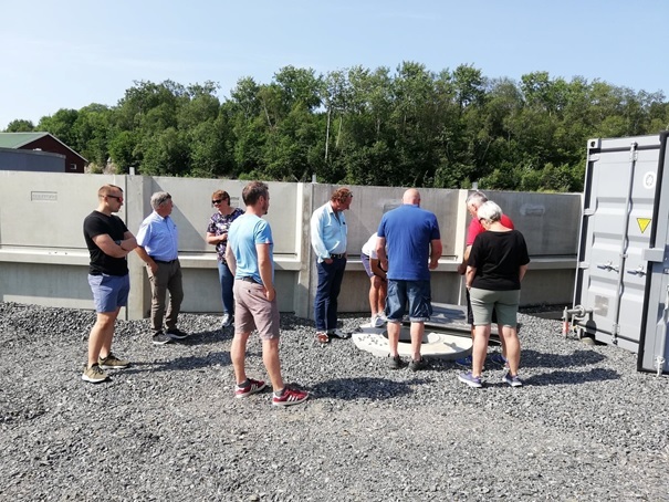 A group of farmers visiting the biogas plant. (Photo: Lovise Sæter)