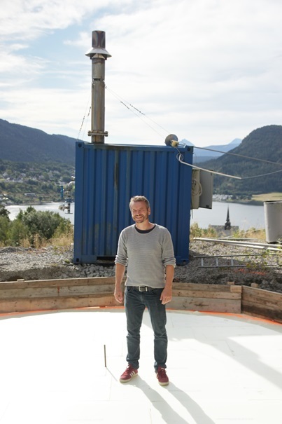 Ingvar Inspiserer Betongen I Det Nye Biogassanlegget Ingvar Kvande inspection the new biogas plant