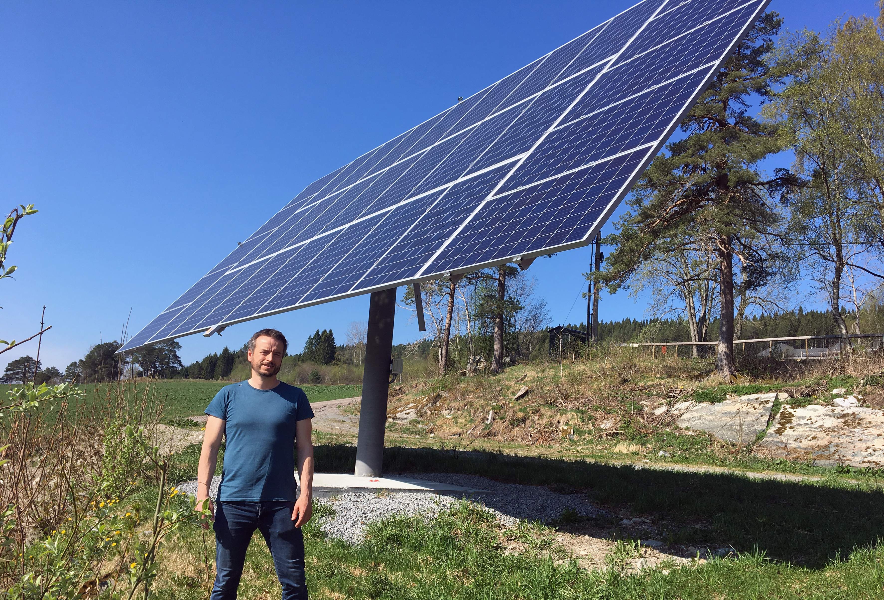 Solcelleanlegg er som regel forbundet med at det er en enkel installasjon, samt at driftskostnadene er lave (Foto: Anita Land)