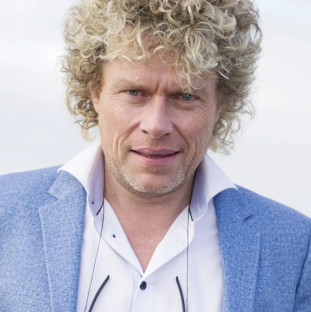 Lønning har skrevet «Jordboka»