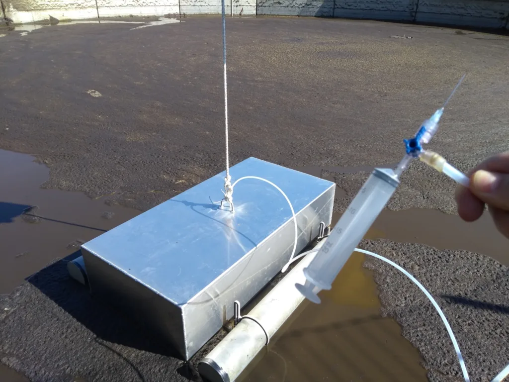 Utstyret som brukes for å ta gassprøver fra gjødselkummer. (Foto: Martha Ebbesvik)