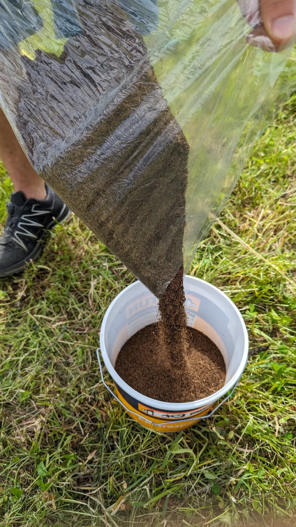 Seasoil artikkel Seaweed material ready for application in field trial. (Photo: Anne de Boer, NIBIO)