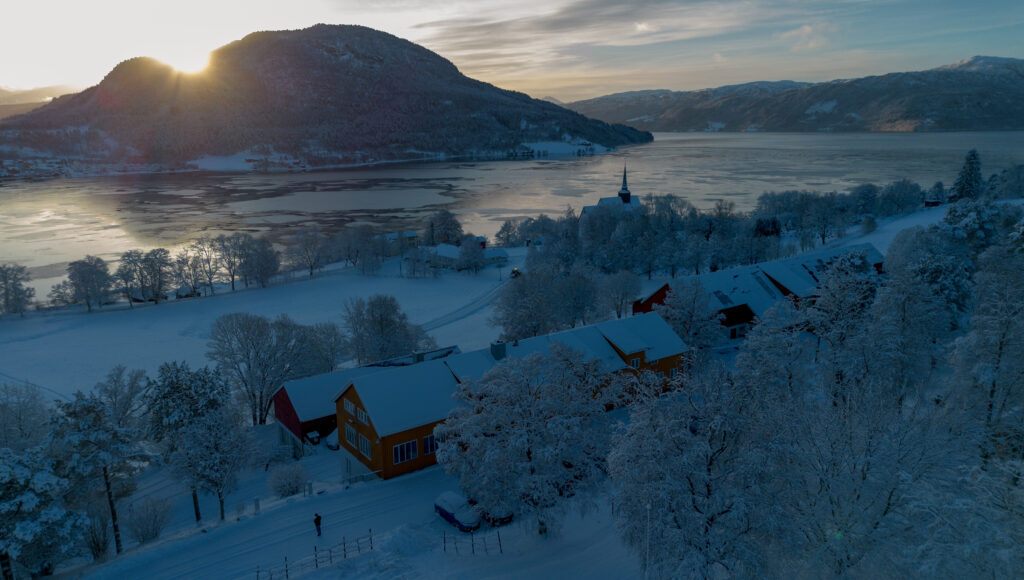 DJI 0881 NORSØK is located at Tingvoll farm in Møre og Romsdal. Here, you’ll find fjords and mountains close by, offering everything you could wish for in terms of outdoor activities, hunting, and fishing — both summer and winter. (Photo: Vegard Botterli)