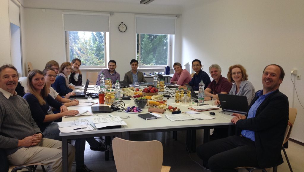 Participants Improvement -P project, from left: Paul Mäder and Sarah Symanczik - FiBL Switzerland , Iris Wollmann - Uni . Hohenheim Germany , Stefan Hörtenhuber , FiBL Austria , Lina Weiss Gruber and Jürgen Friedel - Boku Vienna Austria , Leonidas Rempelos Uni Newcastle UK , Emilio Alvarenga - Nibio Norway , Anne -Kristin Løes - Norwegian Centre Norway , Yaosheng Wang Copenhagen Uni Denmark , Torsten Müller - Uni Hohenheim Germany , Julia Cooper - Uni Newcastle UK , Kurt Möller - Uni Hohenheim, Germany