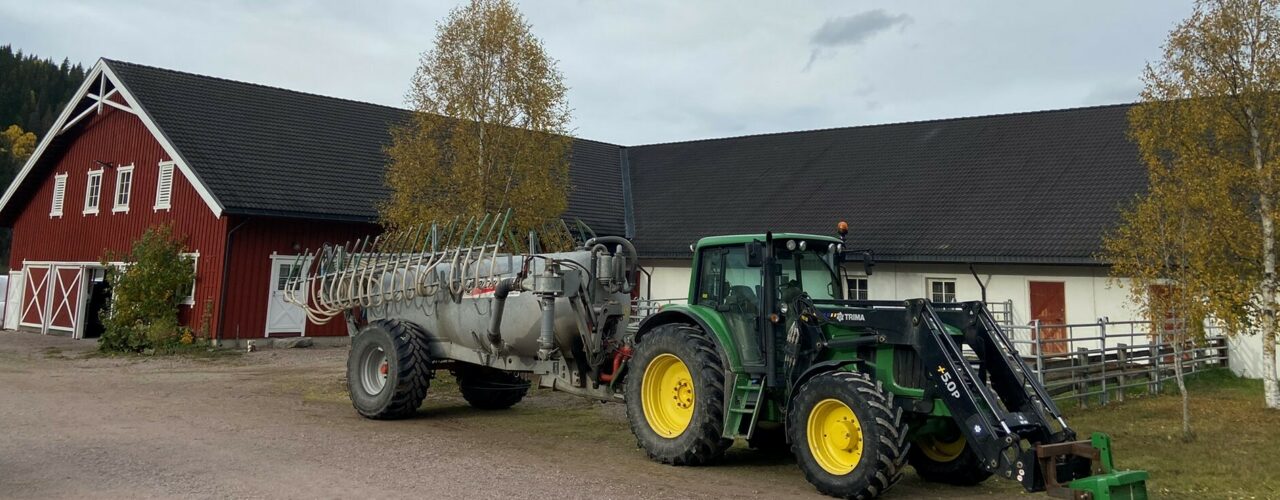 Heading 6132 Husdyrgjodsel orgmat Husdyrgjødsel er bondens gull. Men hvordan skal vi balansere mellom økonomi, arbeidsforbruk, gjødseleffekt og miljøeffekter? (Foto: Sissel Hansen)