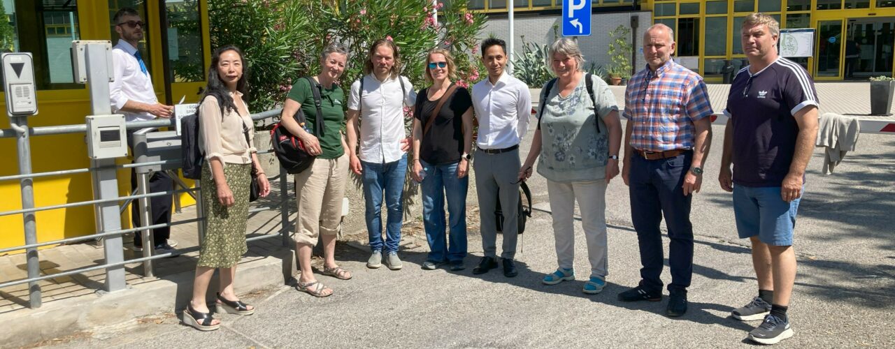 Norske delegasjon i Bologna juni 2025 De norske prosjektdeltakerne på oppstartsmøte i Bologna, juni 25: Ikumi Umetani (NIBIO), Marianne Sletsjøe (NLR), Runar Gjerp Solstad (Nofima), Berit Blomstrand (NORSØK), Kamaljit Moirangthem (Nofima), Anne-Kristin Løes (NORSØK), Lars-Otto Grundt og Lars Riiser Evju (Grønn gjødsel). (Foto: NORSØK)
