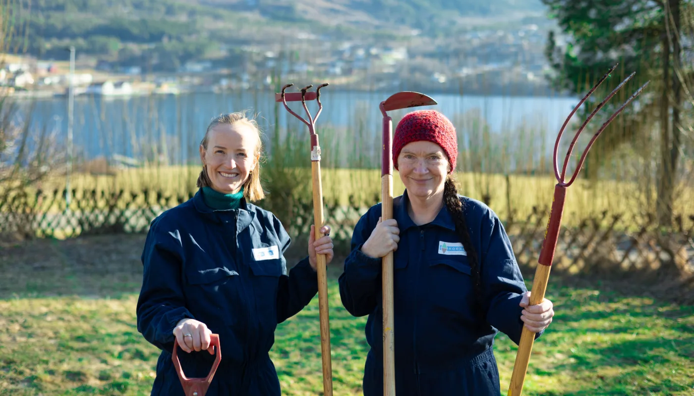 Anniken Stensrud og Kirsty McKinnon inviterer til digitalt og interaktivt skolehagekurs i tre deler med praktisk kunnskap for lærere på alle nivå. (Foto: Vegard Botterli)