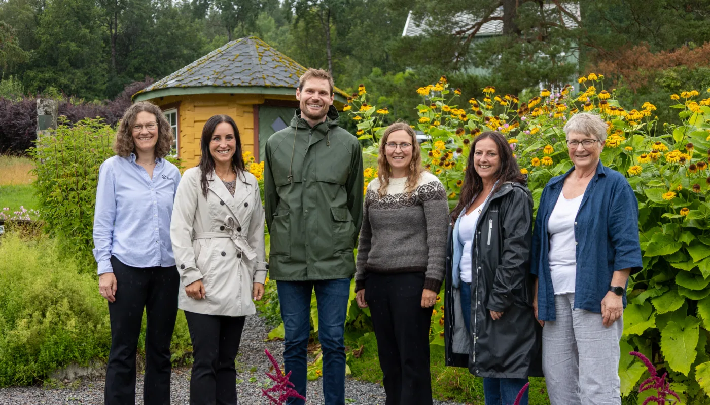 Forsker Randi Frøseth (NIBIO) Statssekretær Hanne-Berit Brekken og Landbruksminister Nils-Kristen Sandtrøen (Arbeiderpartiet) Ordfører i Tingvoll Ingrid Waagen, Berit Tønnesen, 3. stortingskandidat for Møre og Romsdal (Arbeiderpartiet) og daglig leder i NORSØK, Turid Strøm. (Foto: VEGARD BOTTERLI)