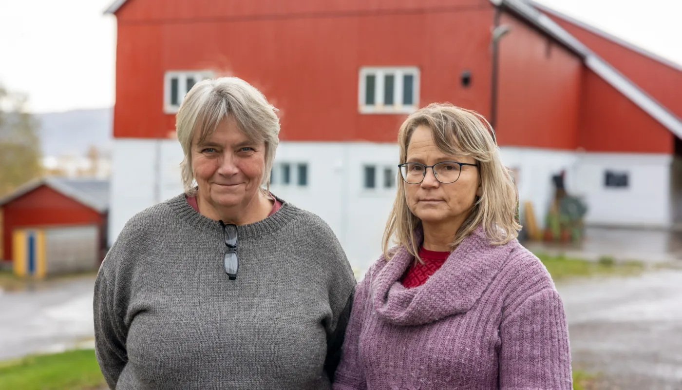AK og Reidun Anne –Kristin Løes og Reidun Pommeresche er to av forskerne bak studien “Evaluating trends in yield and soil quality over 30 years of organically managed grass-clover ley in Norway.” (Foto: Vegard Botterli)
