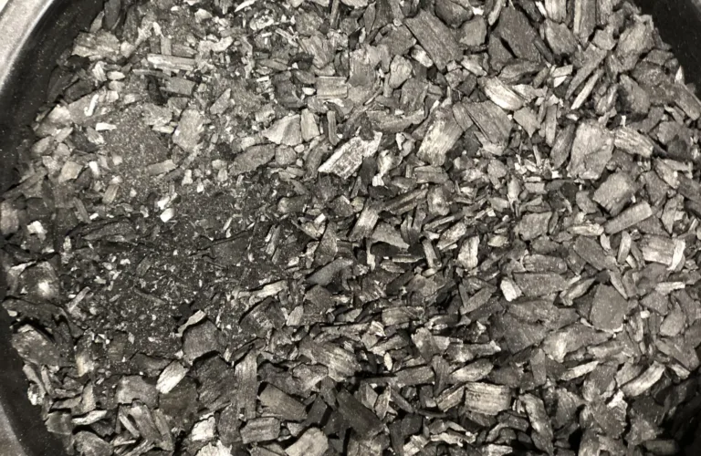 Frass-ladet biokull for redusert næringsutvasking i sandjord