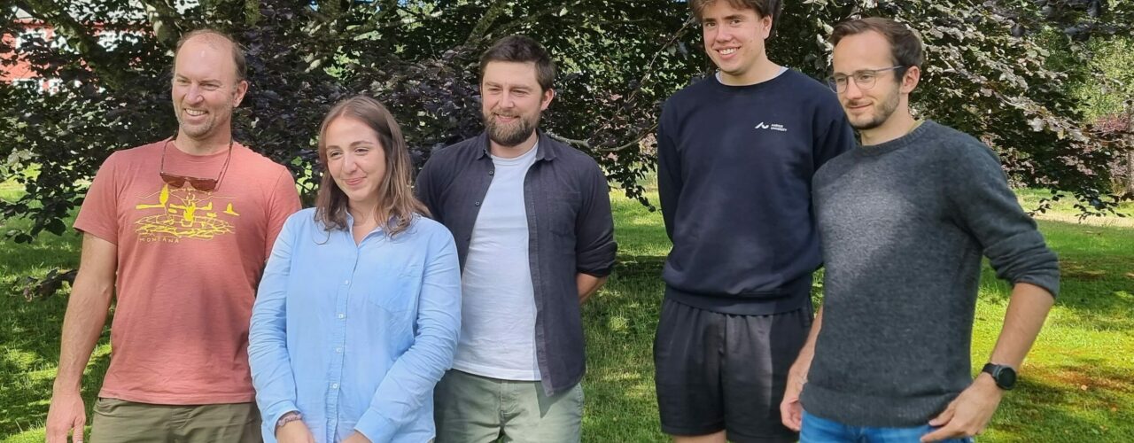 Phd stipendiatene, Joshua Cabell, Narta Ehlsani, Maximillian Koch, Kristian Hansen og Even Unsgård. Rosann Johanssen var ikke til stede på bildet. (Foto: Vegard Botterli)