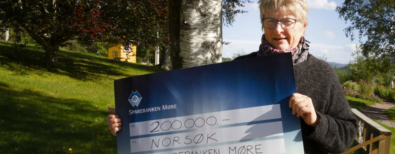 Turid Sparebanken Pengene fra Sparebanken Møre gir NORSØK mulighet til å satse mer på prosjekter om dyrevelferd (Foto: Anita Land)